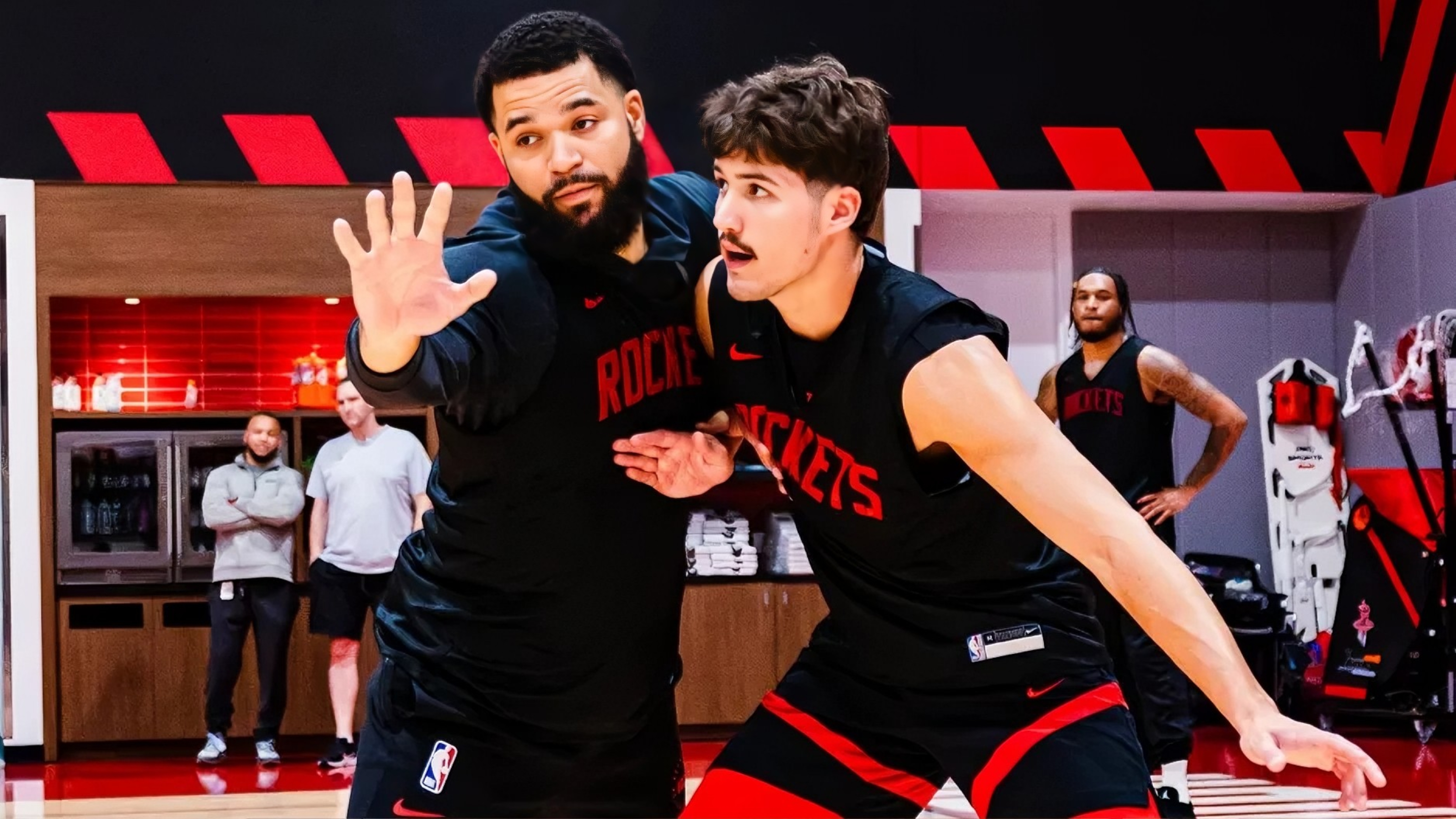 关键时刻休斯敦火箭临场应变——欧篮联节点到来，质疑声仍在，训练强度明显提升 