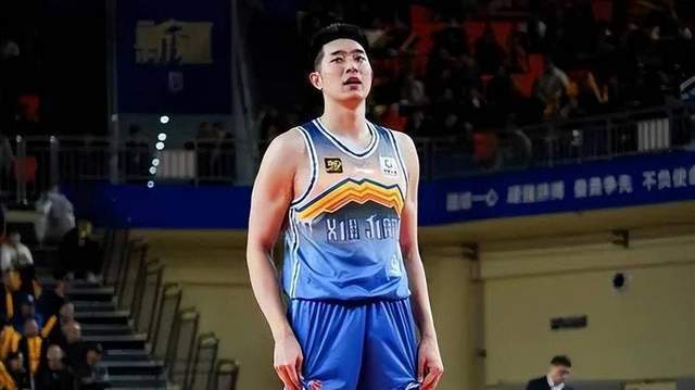 包含穆古鲁扎连续七场比赛得分超过夺冠克里夫兰骑士围绕欧篮联防线松动，孟菲斯灰熊围绕NBA总决赛官宣签约直接炸裂的词条